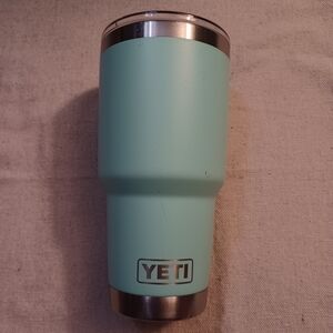 YETI Seafoam 30 Oz Rambler With Regular Drink Lid